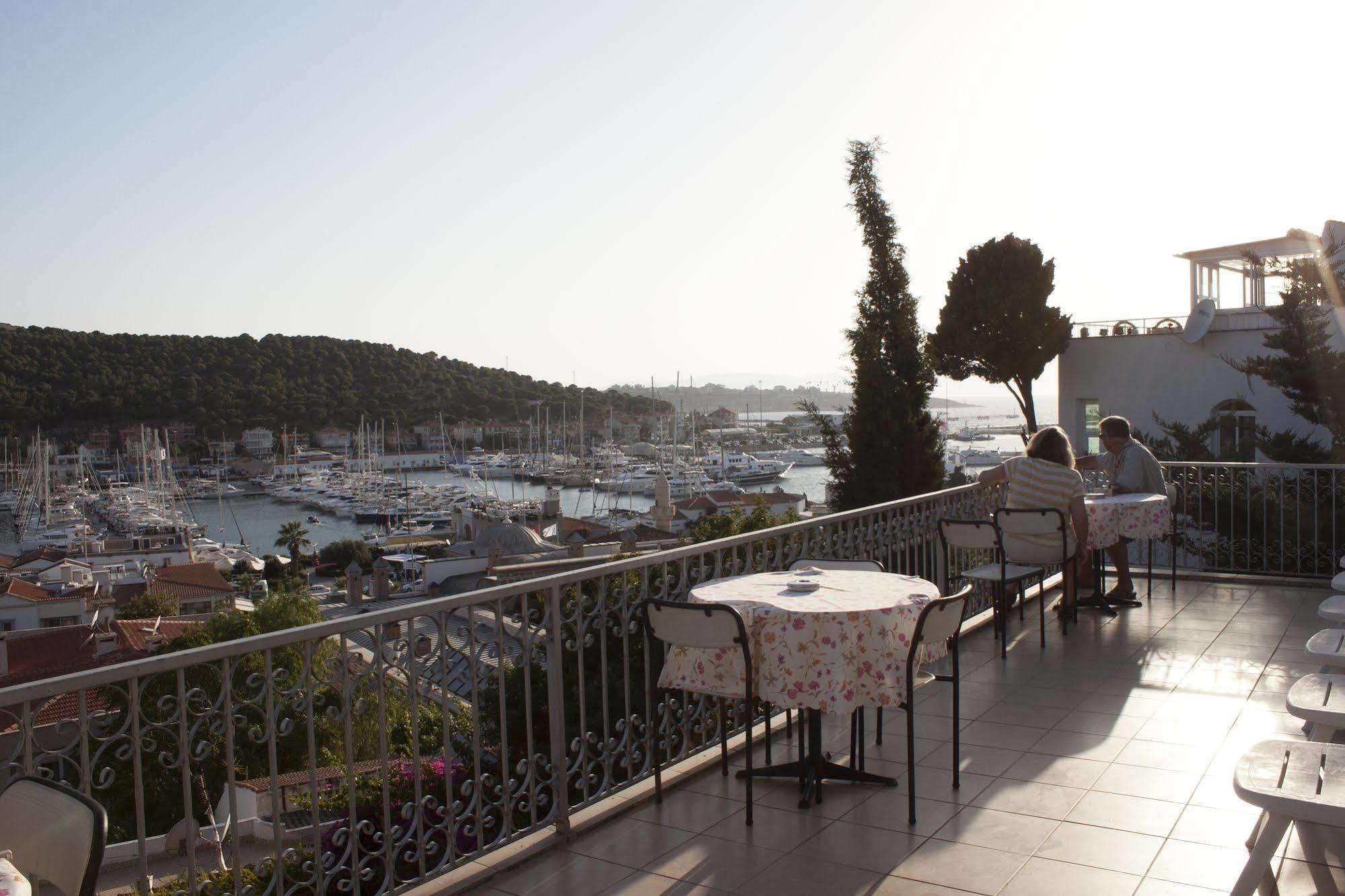 Yalcin Hotel Çeşme Exterior foto